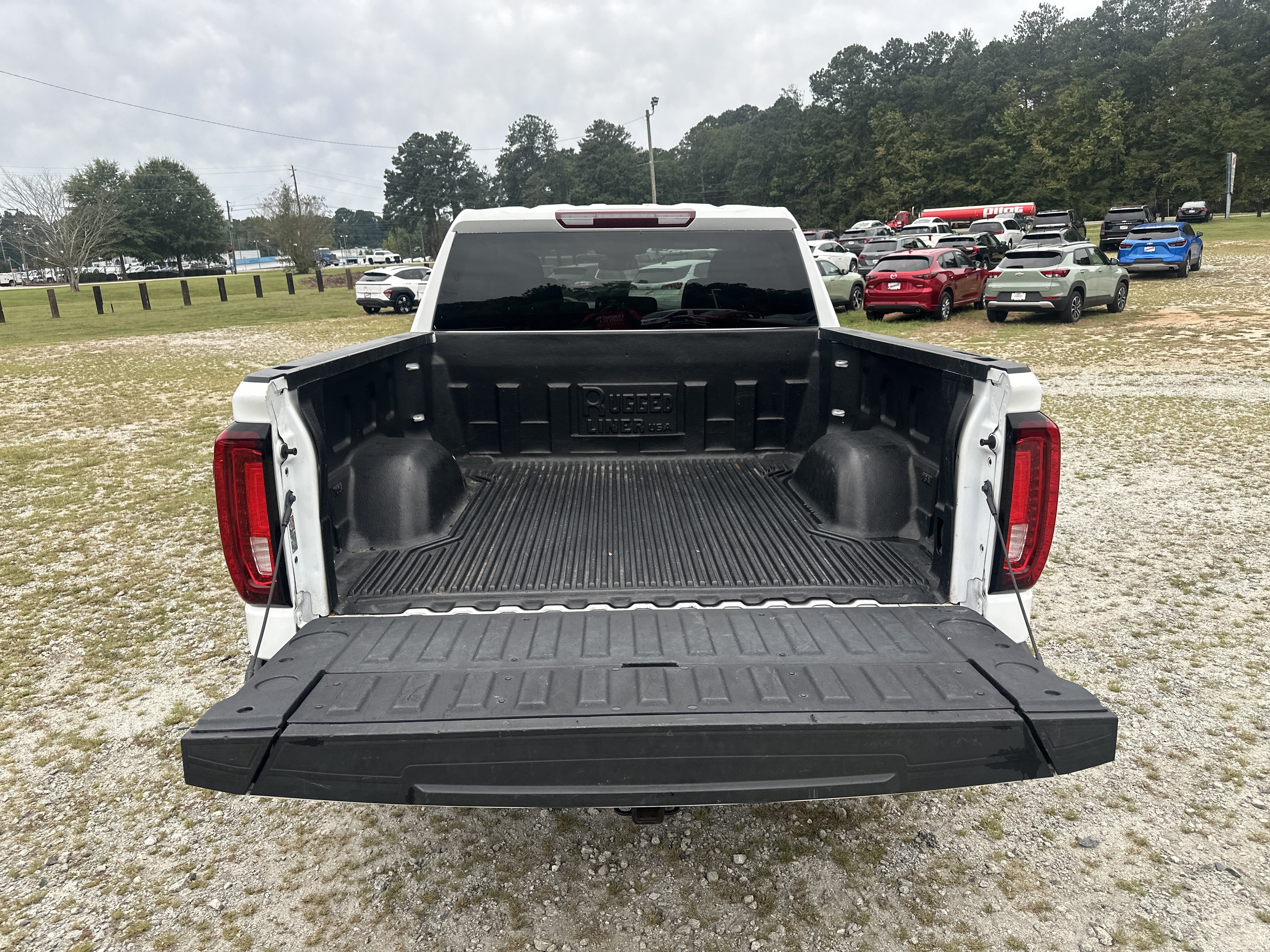 Used 2025 GMC Sierra 1500 SLT AWD/4WD image 18