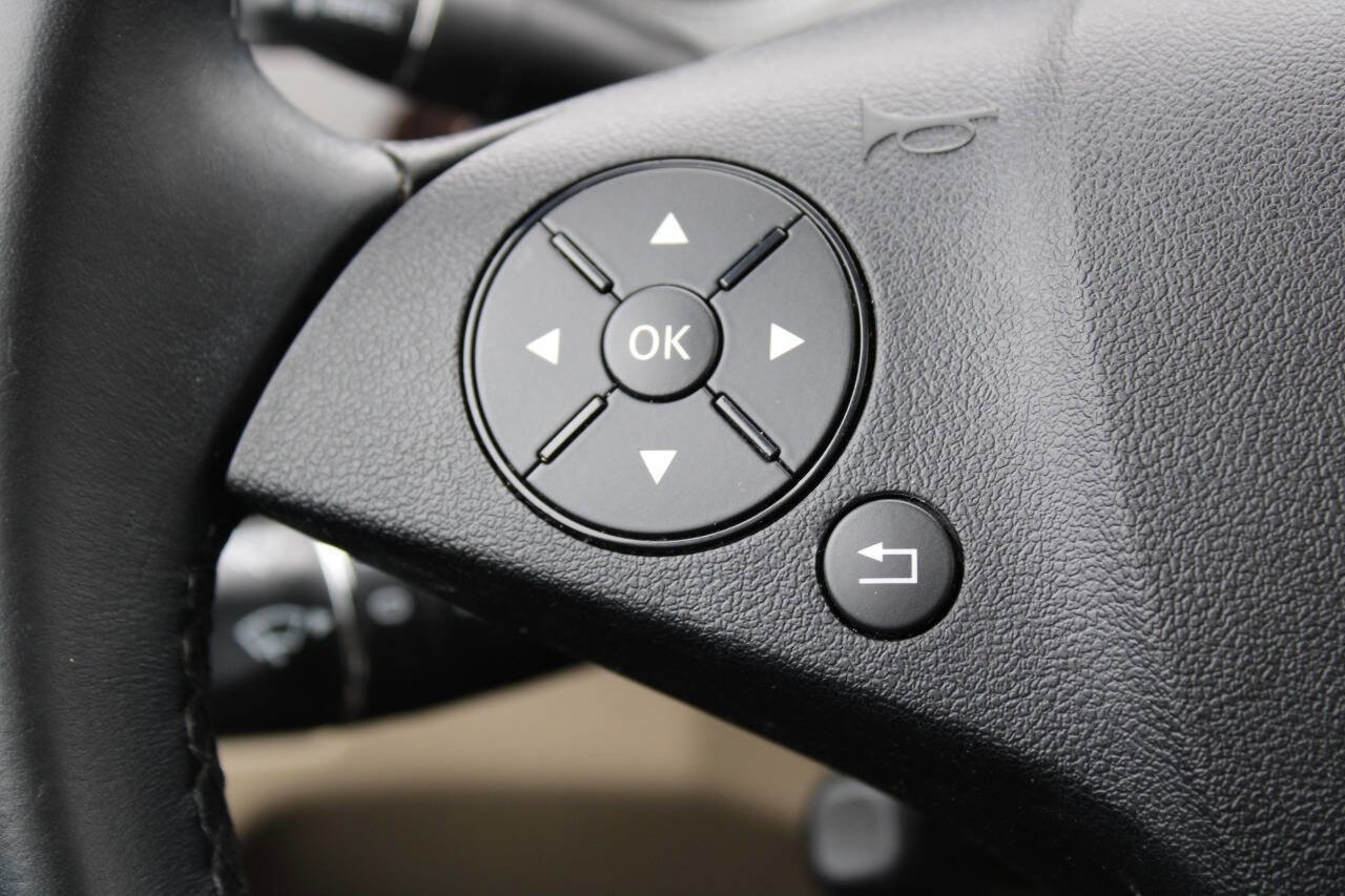 Used 2011 Mercedes-Benz GLK 350 GLK 350 4MATIC AWD 4dr SUV image 26