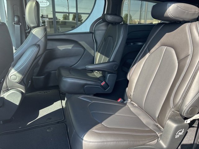 New 2026 Chrysler Pacifica Select image 16