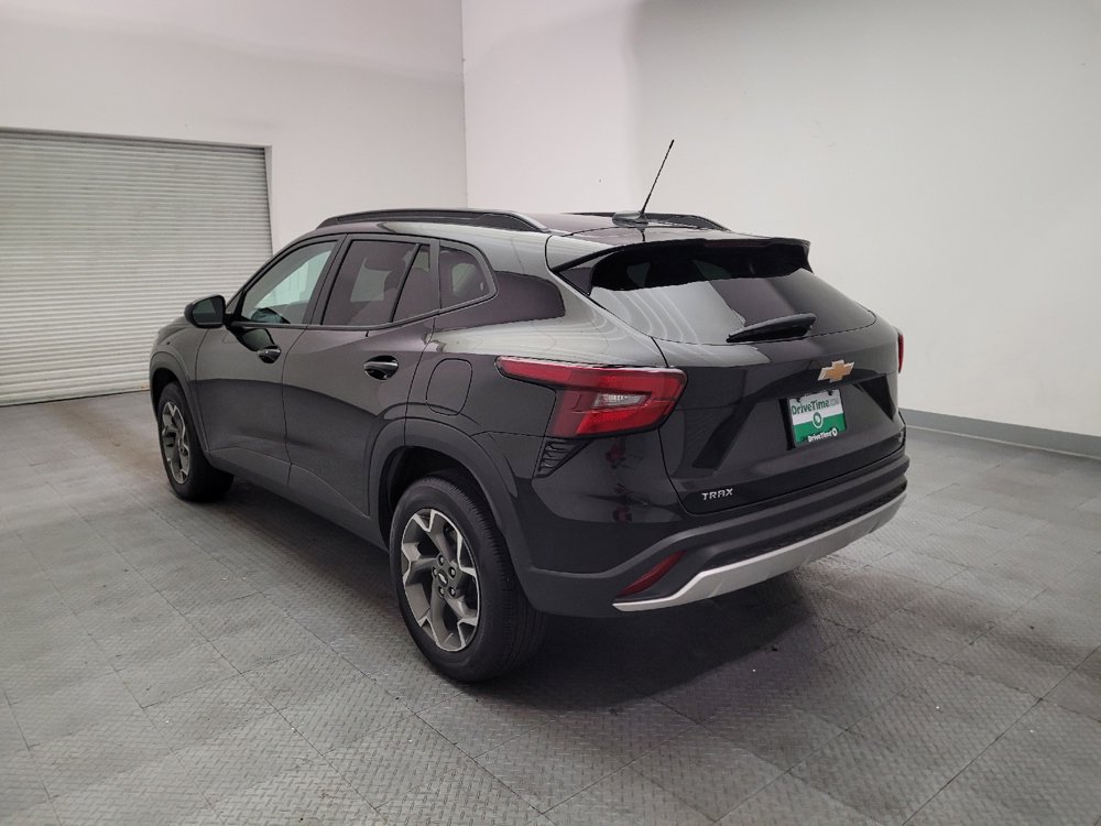 Used 2025 Chevrolet Trax LT w/ LT Convenience Package FWD image 5