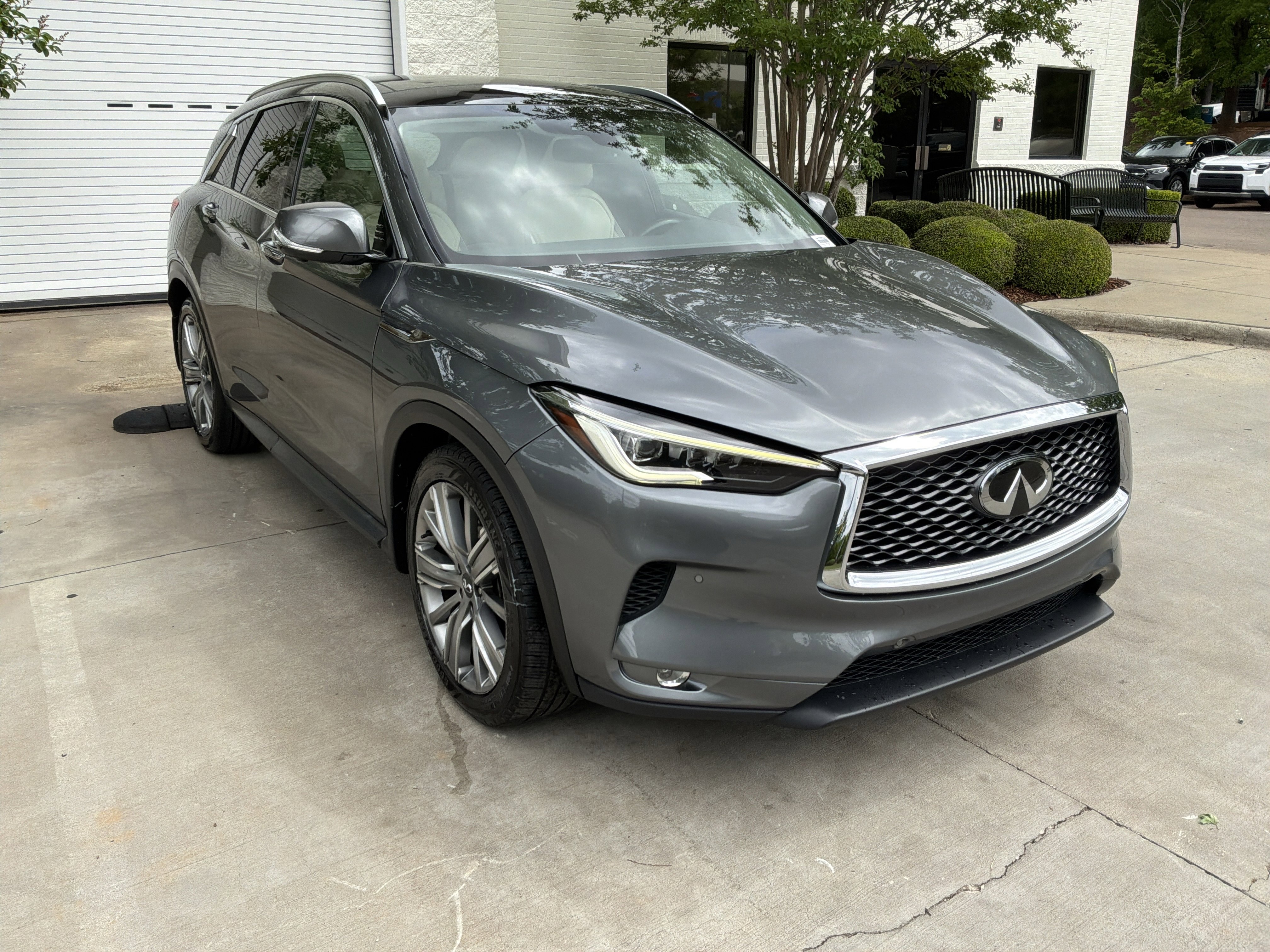 Used 2021 INFINITI QX50 Sensory AWD/4WD image 2