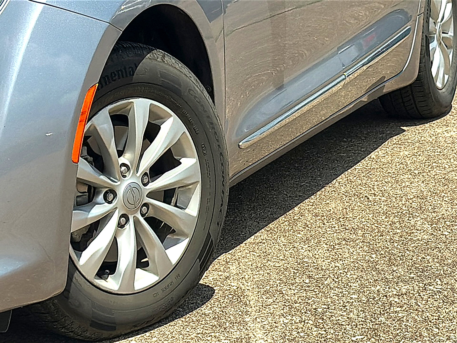 Used 2019 Chrysler Pacifica Touring-L FWD image 3