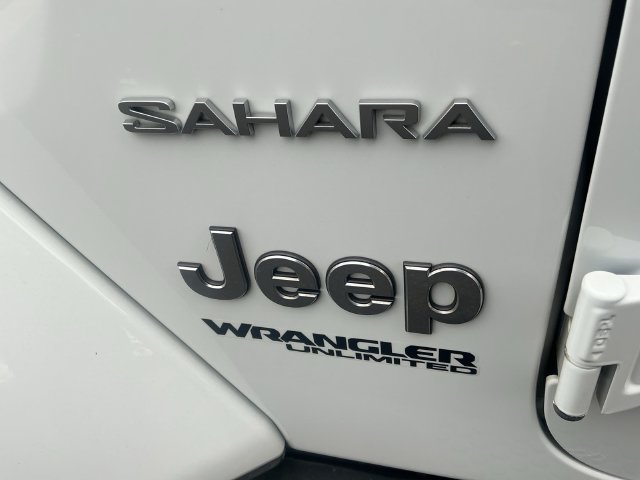 Used 2019 Jeep Wrangler Unlimited Sahara w/ Cold Weather Group AWD/4WD image 30