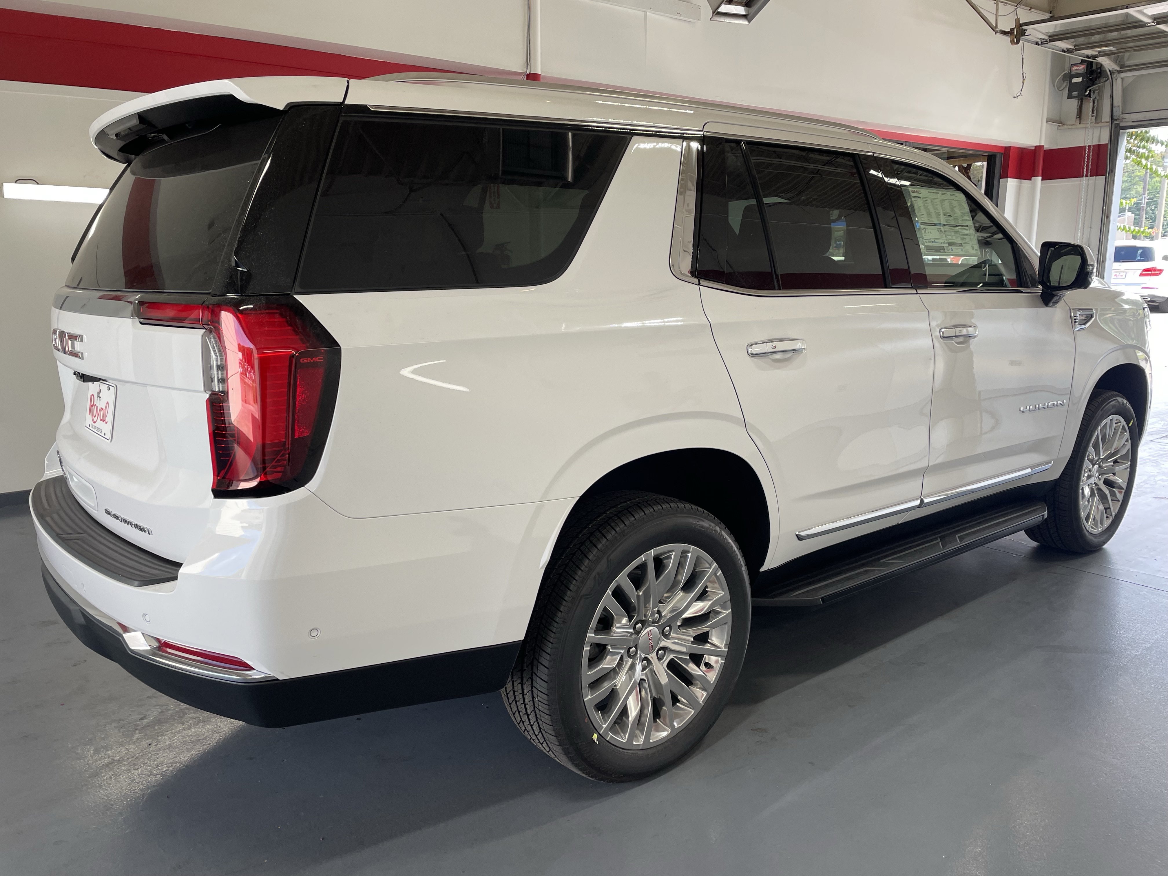 New 2026 GMC Yukon Elevation w/ Elevation Premium Package AWD/4WD image 4