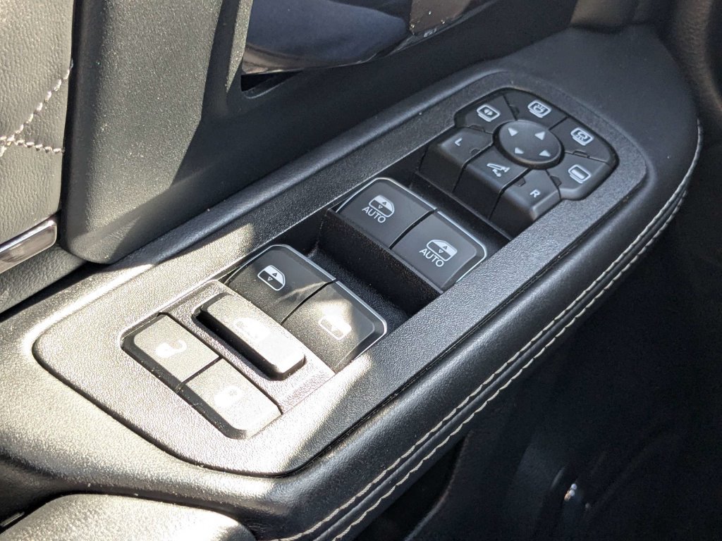 Used 2025 RAM 3500 Limited AWD/4WD image 25