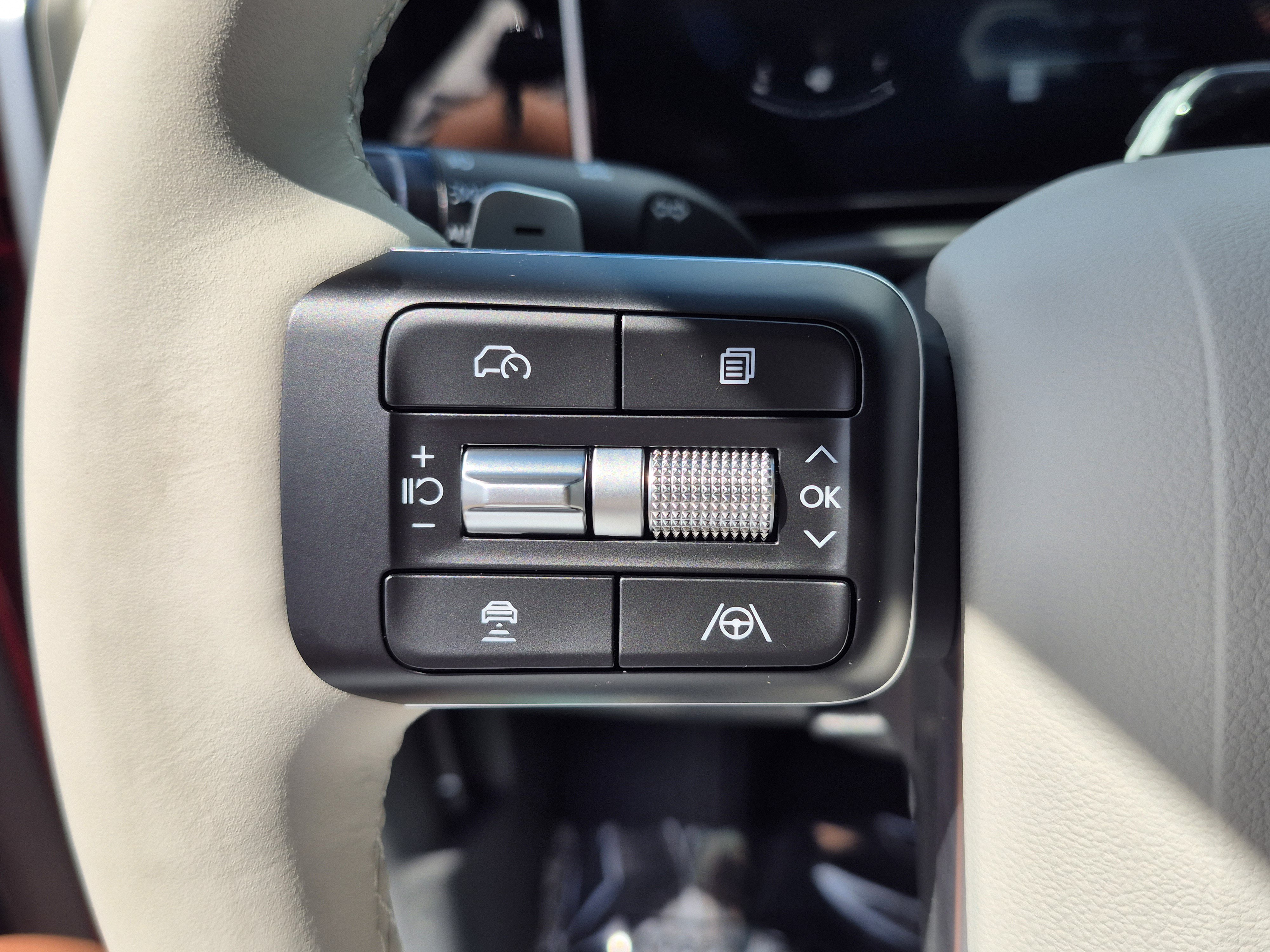 New 2027 Hyundai Santa Fe SEL FWD image 30