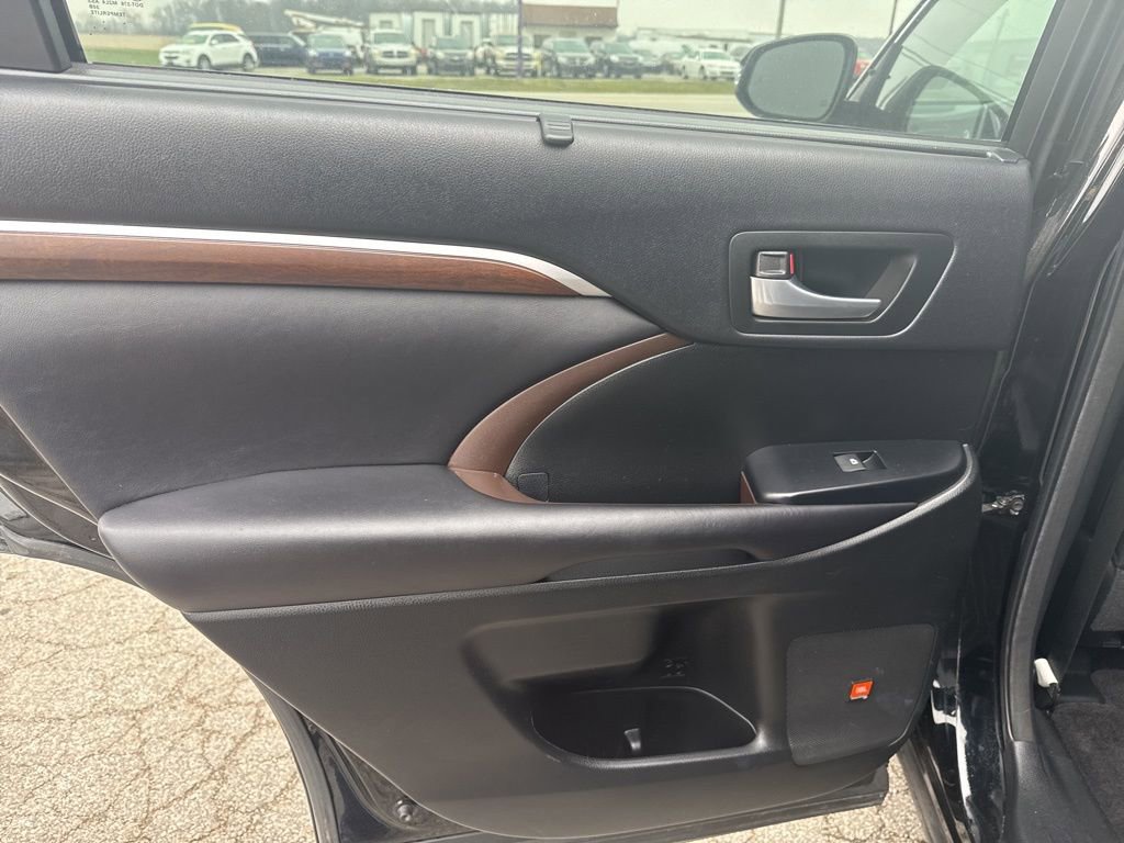 Used 2016 Toyota Highlander Limited image 47