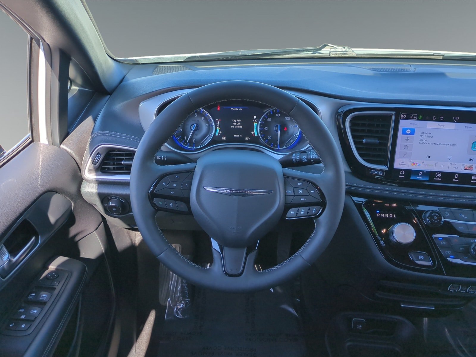Used 2024 Chrysler Pacifica Touring FWD image 12