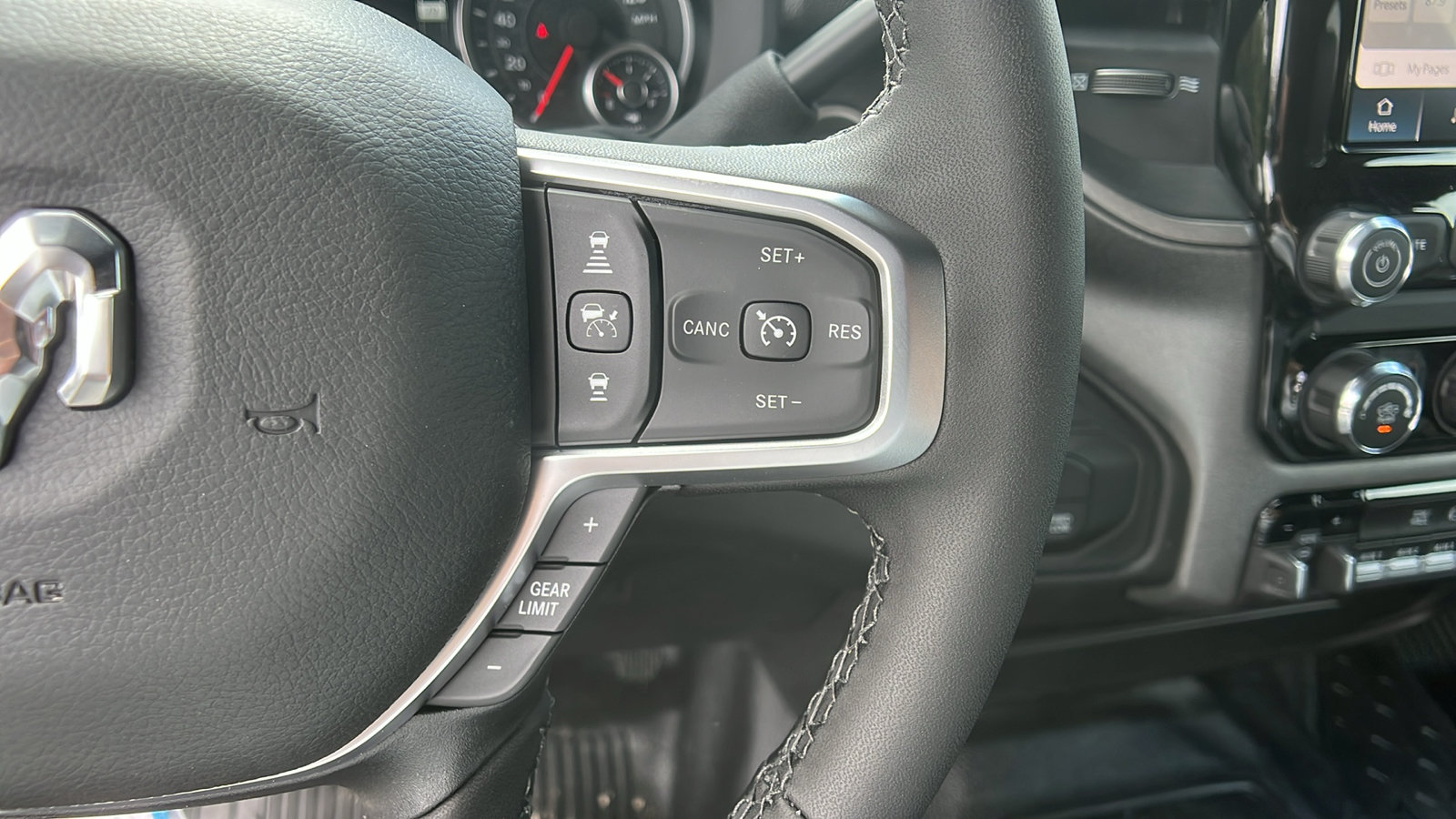 New 2025 RAM 5500 Tradesman w/ Safety Group AWD/4WD image 24