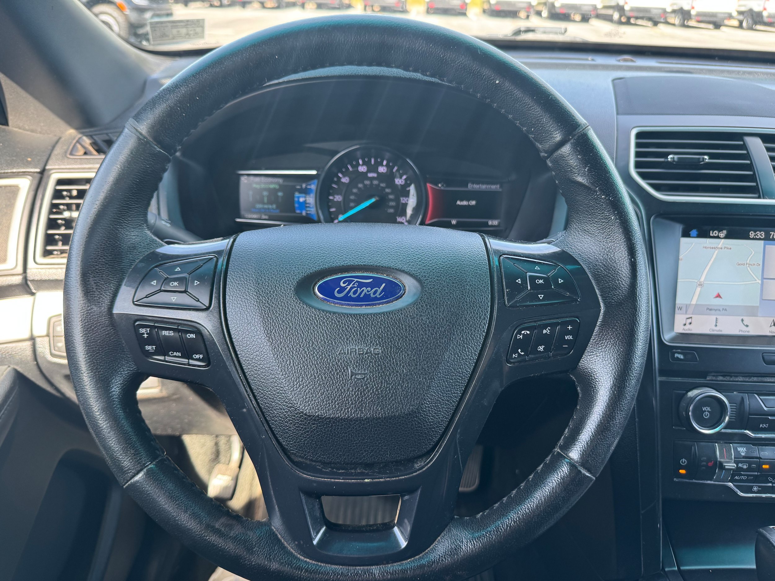 Used 2017 Ford Explorer XLT w/ Equipment Group 202A AWD/4WD image 13