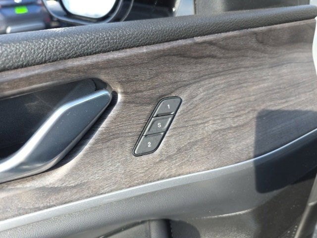 Used 2024 Jeep Grand Cherokee L Limited w/ Luxury Tech Group II image 11