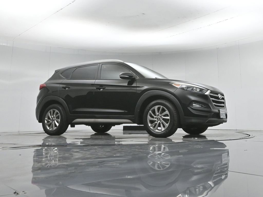 Used 2017 Hyundai Tucson SE Plus w/ Cargo Package FWD image 4