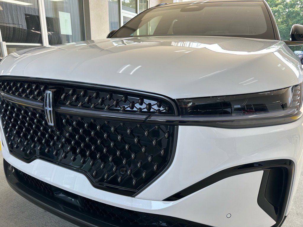 Used 2024 Lincoln Nautilus Reserve w/ Equipment Group 202A image 1