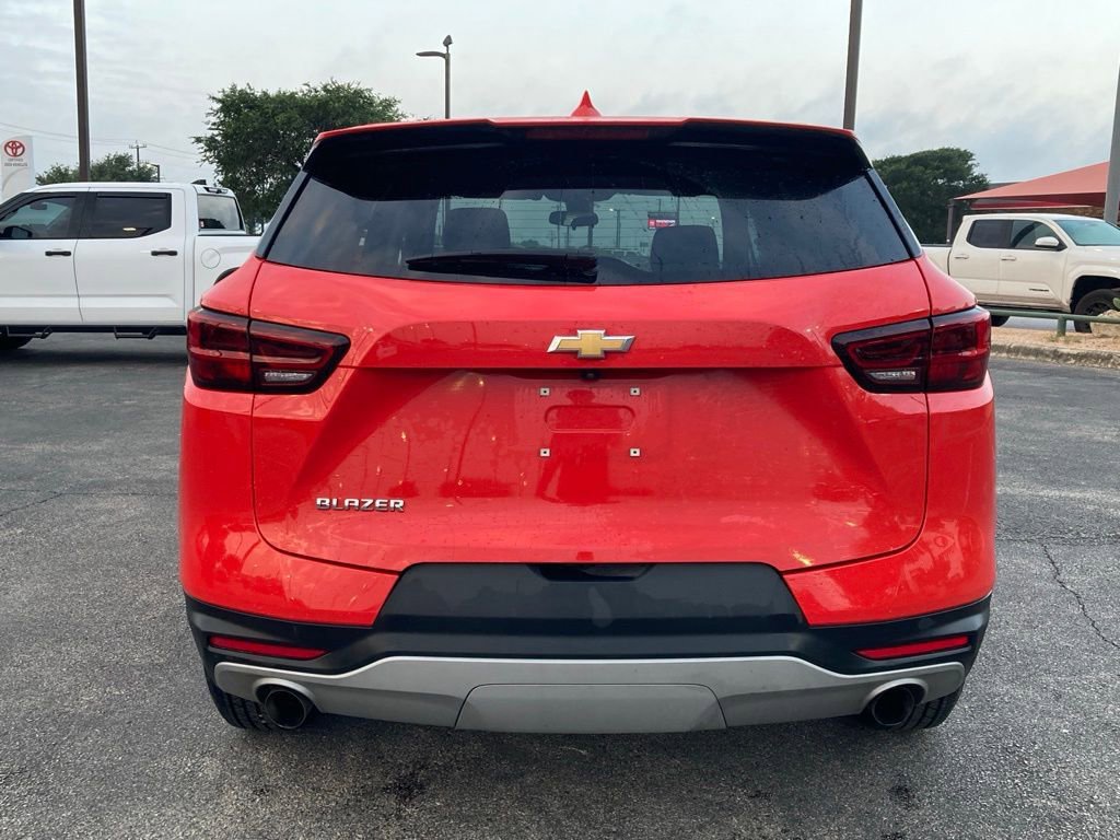 Used 2025 Chevrolet Blazer LT FWD image 5