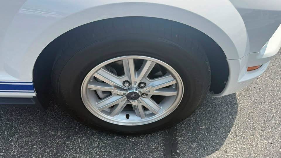 Used 2006 Ford Mustang Coupe RWD image 17