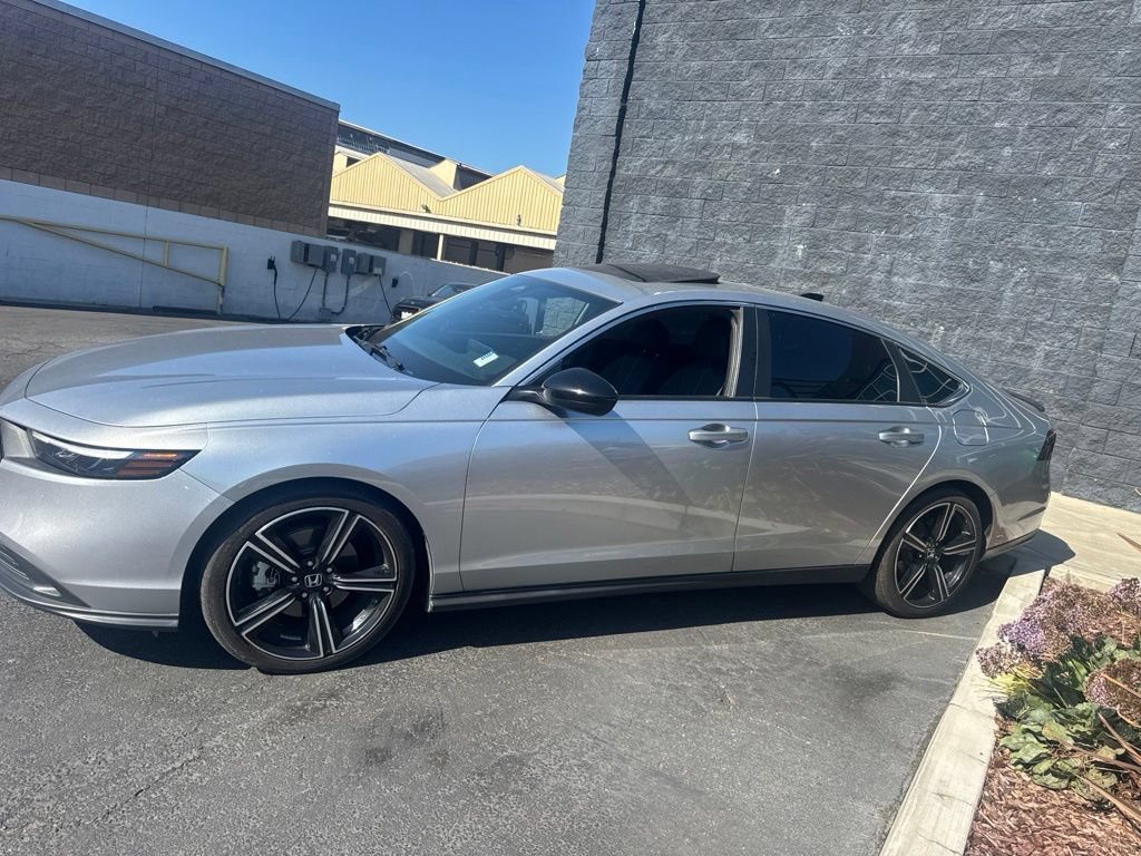 Used 2024 Honda Accord Sport image 3