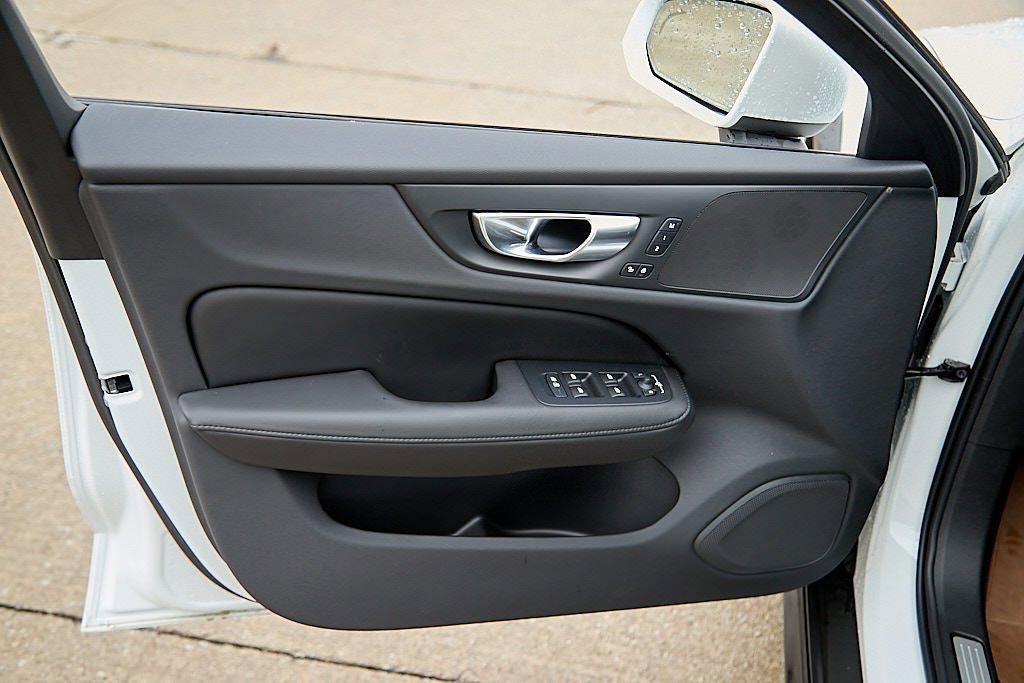 New 2026 Volvo V60 B5 Cross Country Plus w/ Climate Package image 10