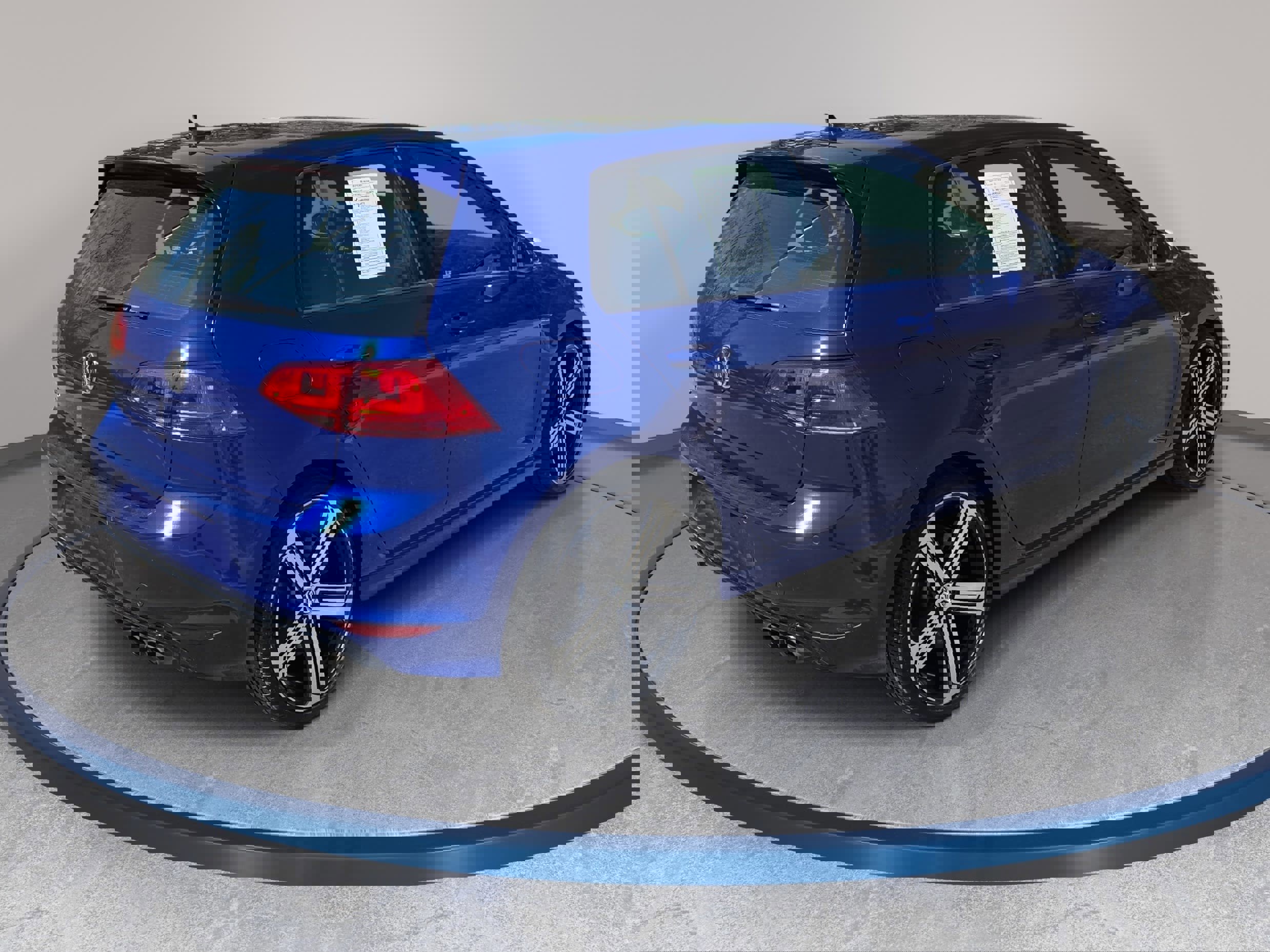 Used 2015 Volkswagen Golf R 4-Door image 5