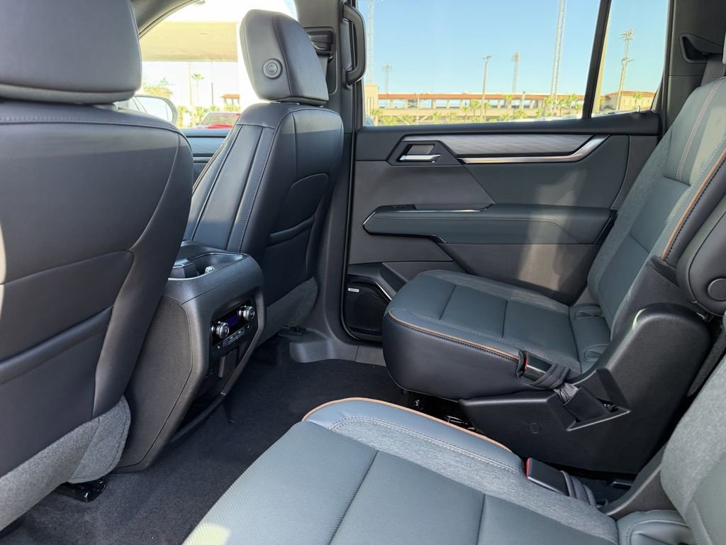 New 2026 GMC Acadia AT4 w/ Luxury Package AWD/4WD image 20