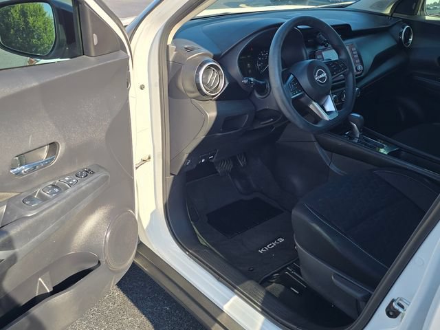 Certified 2024 Nissan Kicks SV w/ Interior Electronics Package FWD image 10