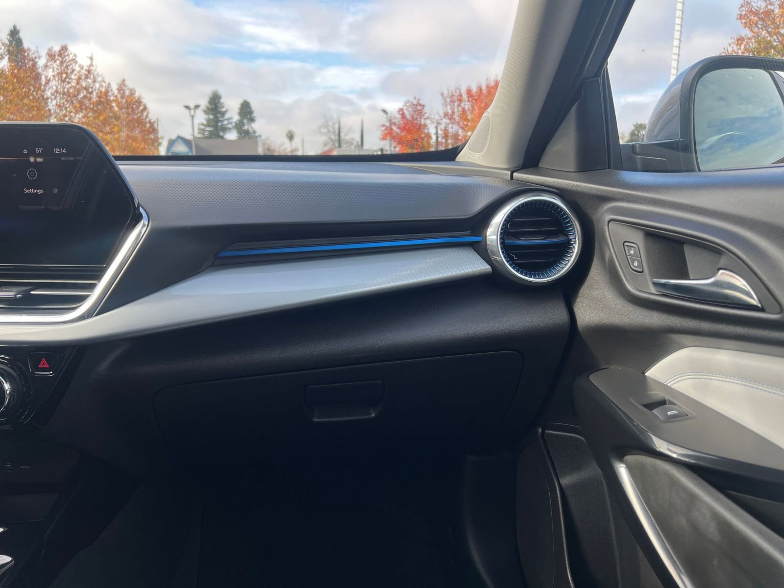 Used 2025 Chevrolet Trax LT w/ LT Convenience Package image 35