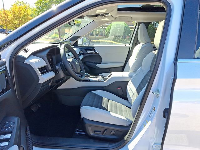 New 2025 Mitsubishi Outlander SE image 8