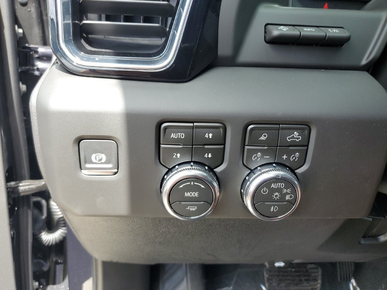 New 2026 GMC Sierra 3500 Denali Ultimate AWD/4WD image 31