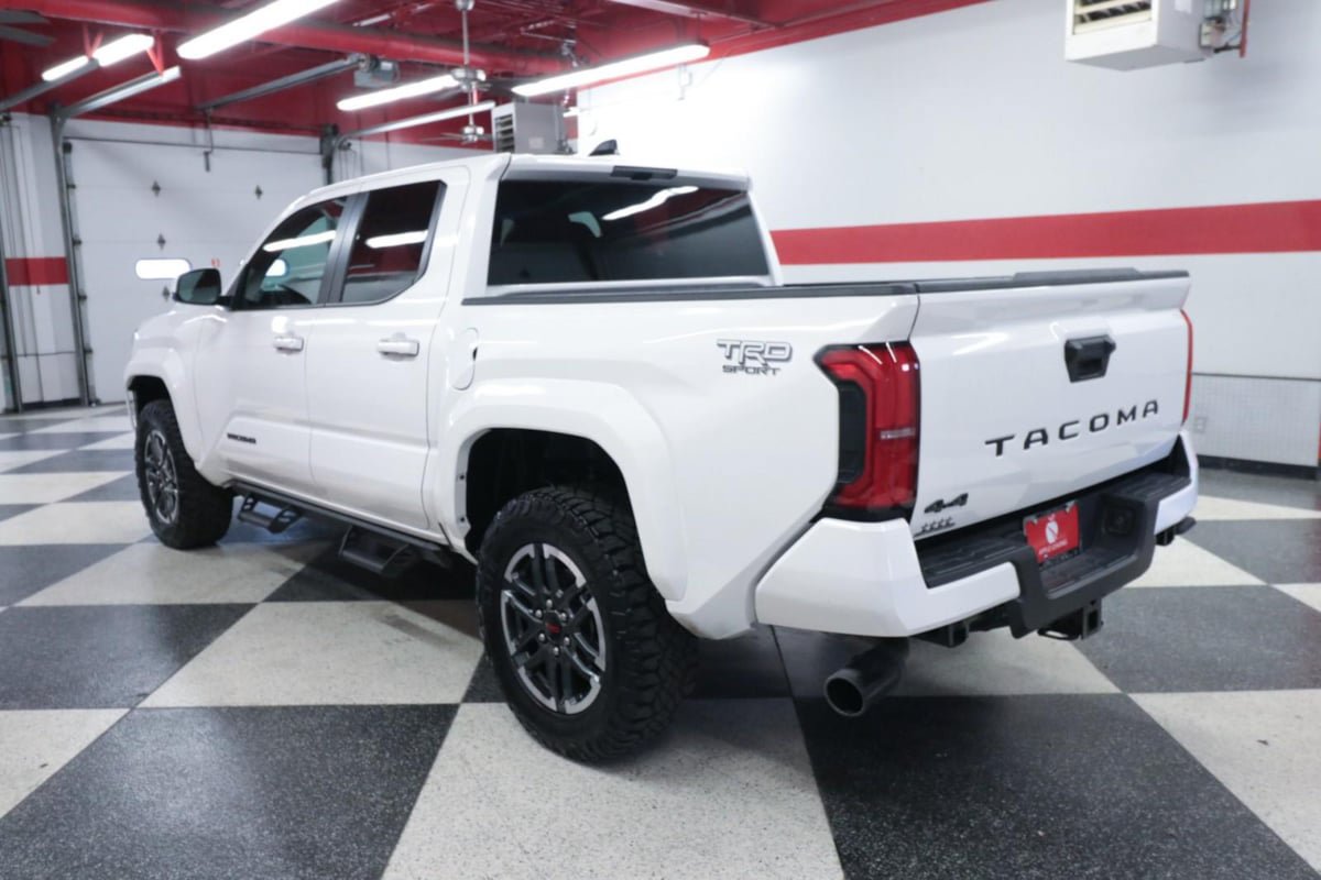 Used 2025 Toyota Tacoma TRD Sport AWD/4WD image 6
