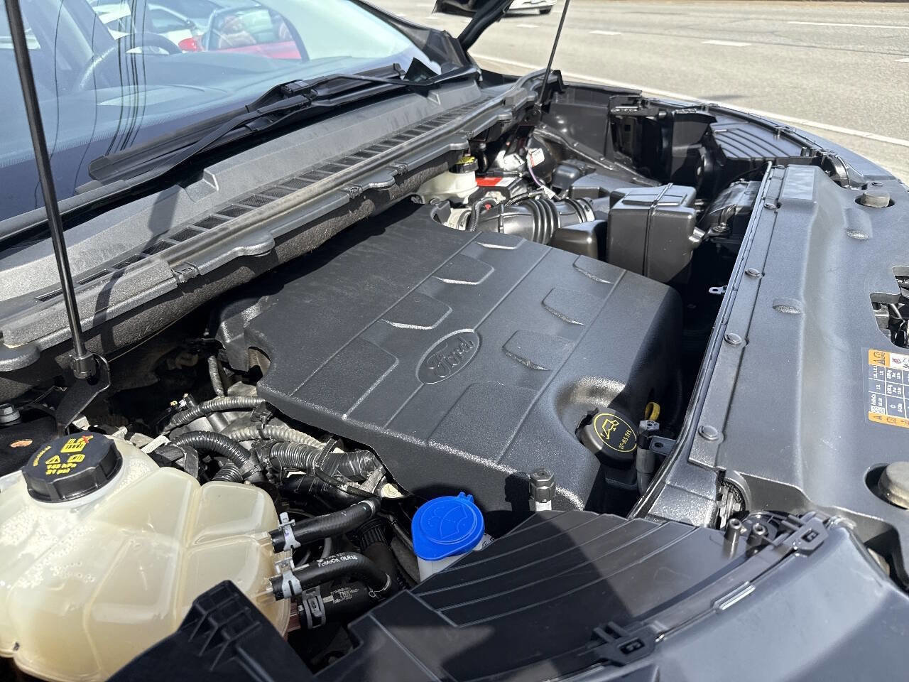 Used 2018 Ford Edge SEL w/ SEL Appearance Package image 14