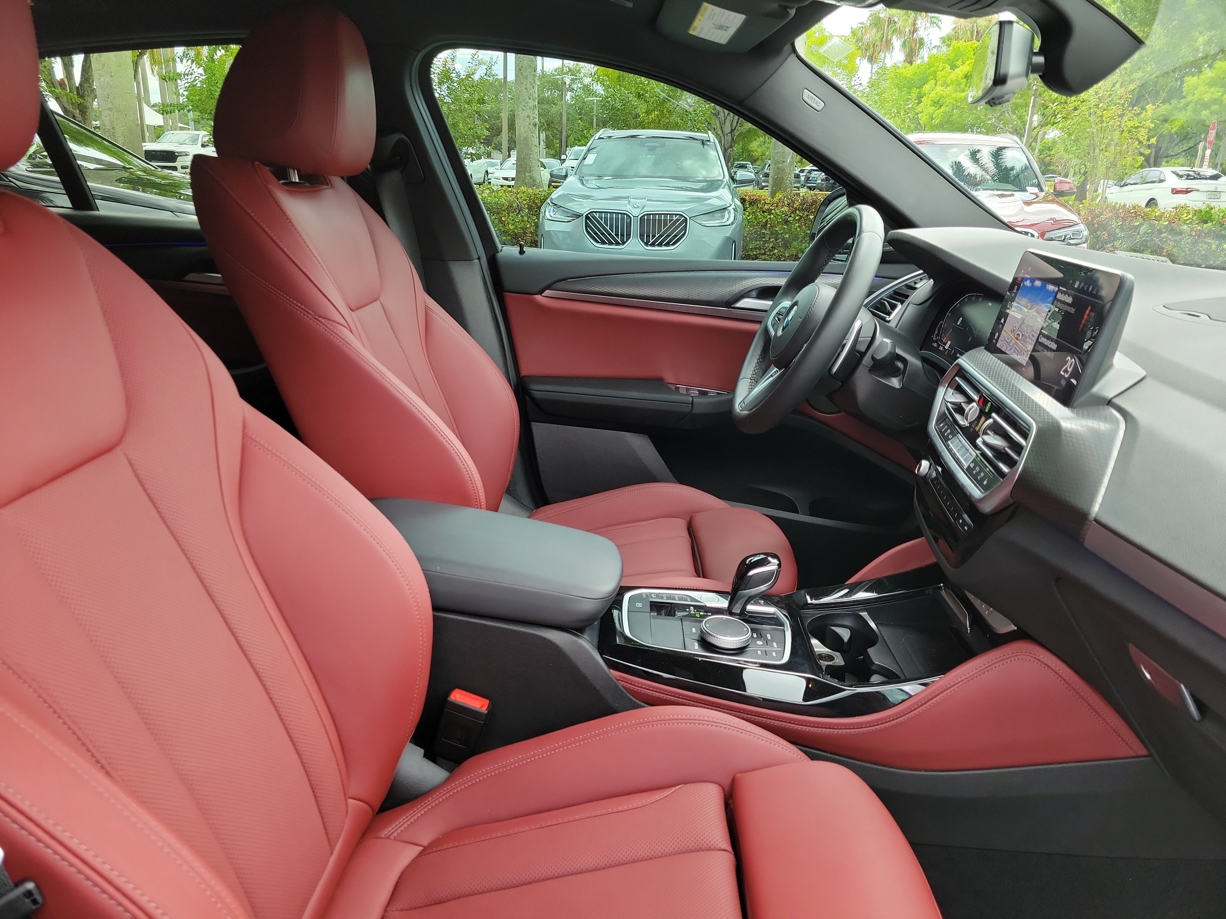 Certified 2025 BMW X4 xDrive30i w/ Premium Package AWD/4WD image 9