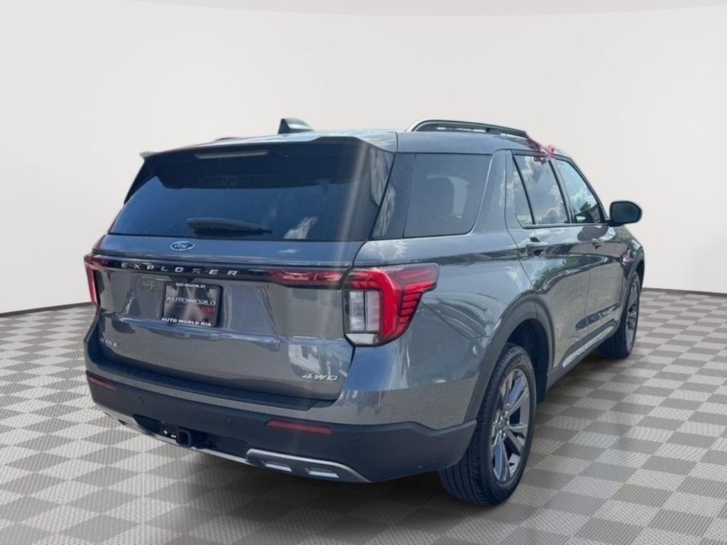 Used 2025 Ford Explorer Active w/ Active Comfort Package AWD/4WD image 3