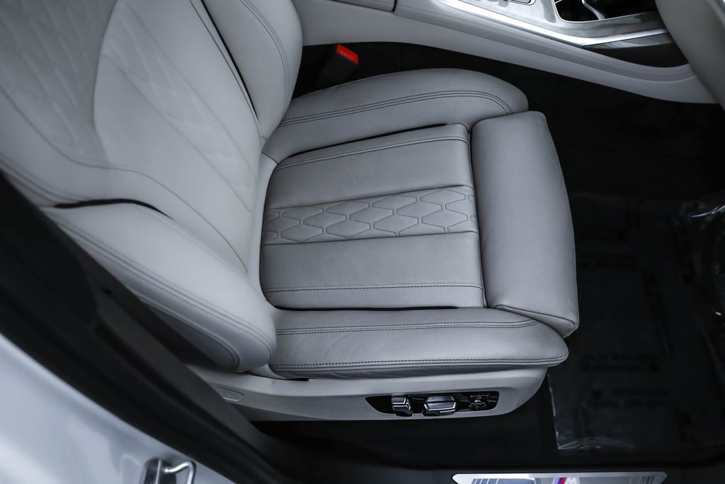 Used 2023 BMW X7 xDrive40i w/ M Sport Package image 31