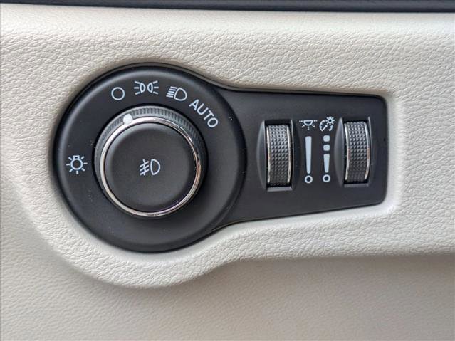 Used 2021 Chrysler Pacifica Touring-L FWD image 13