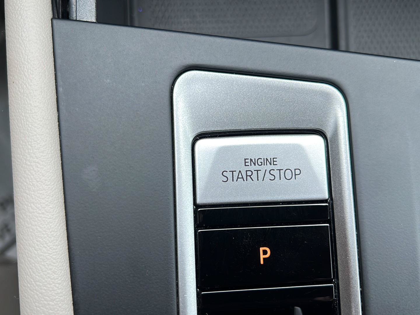 Used 2024 Volkswagen Atlas SE AWD/4WD image 14