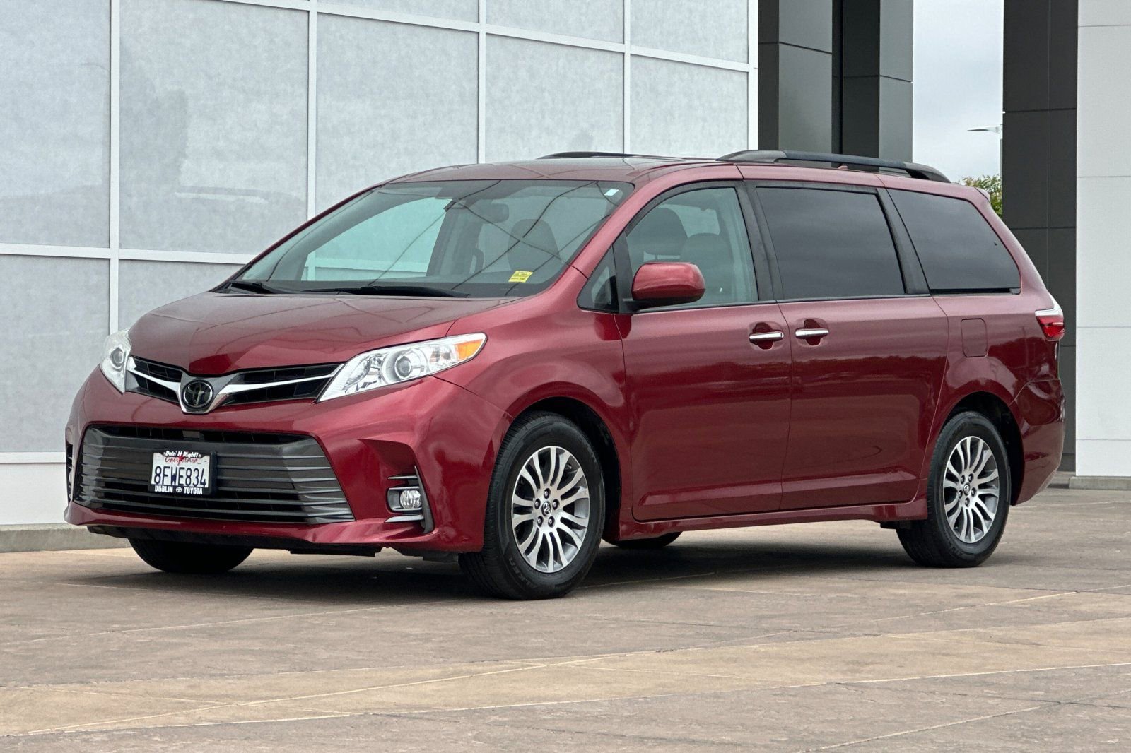 Certified 2018 Toyota Sienna XLE w/ XLE Navigation Package FWD image 10