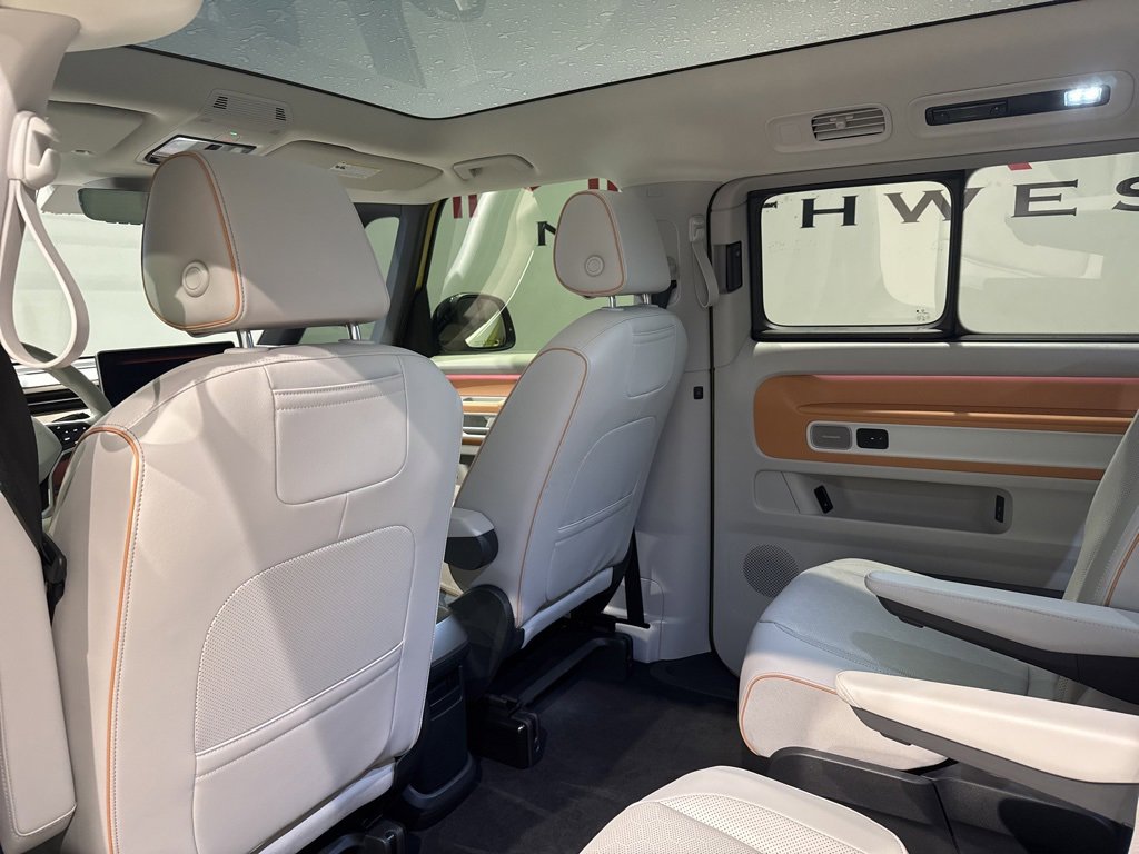 Used 2025 Volkswagen ID. Buzz 1st Edition image 33