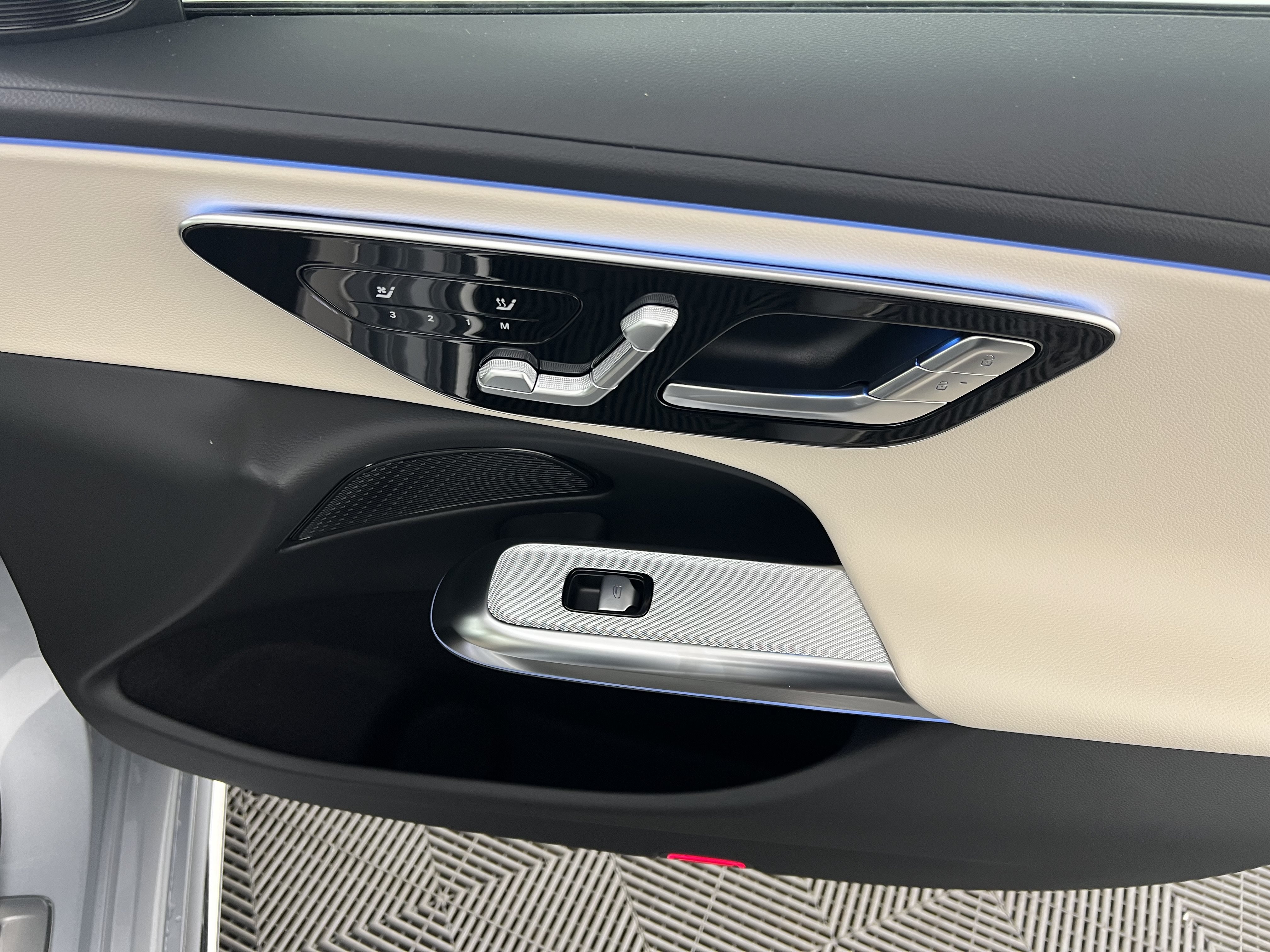 New 2026 Mercedes-Benz E 350 4MATIC Sedan image 25