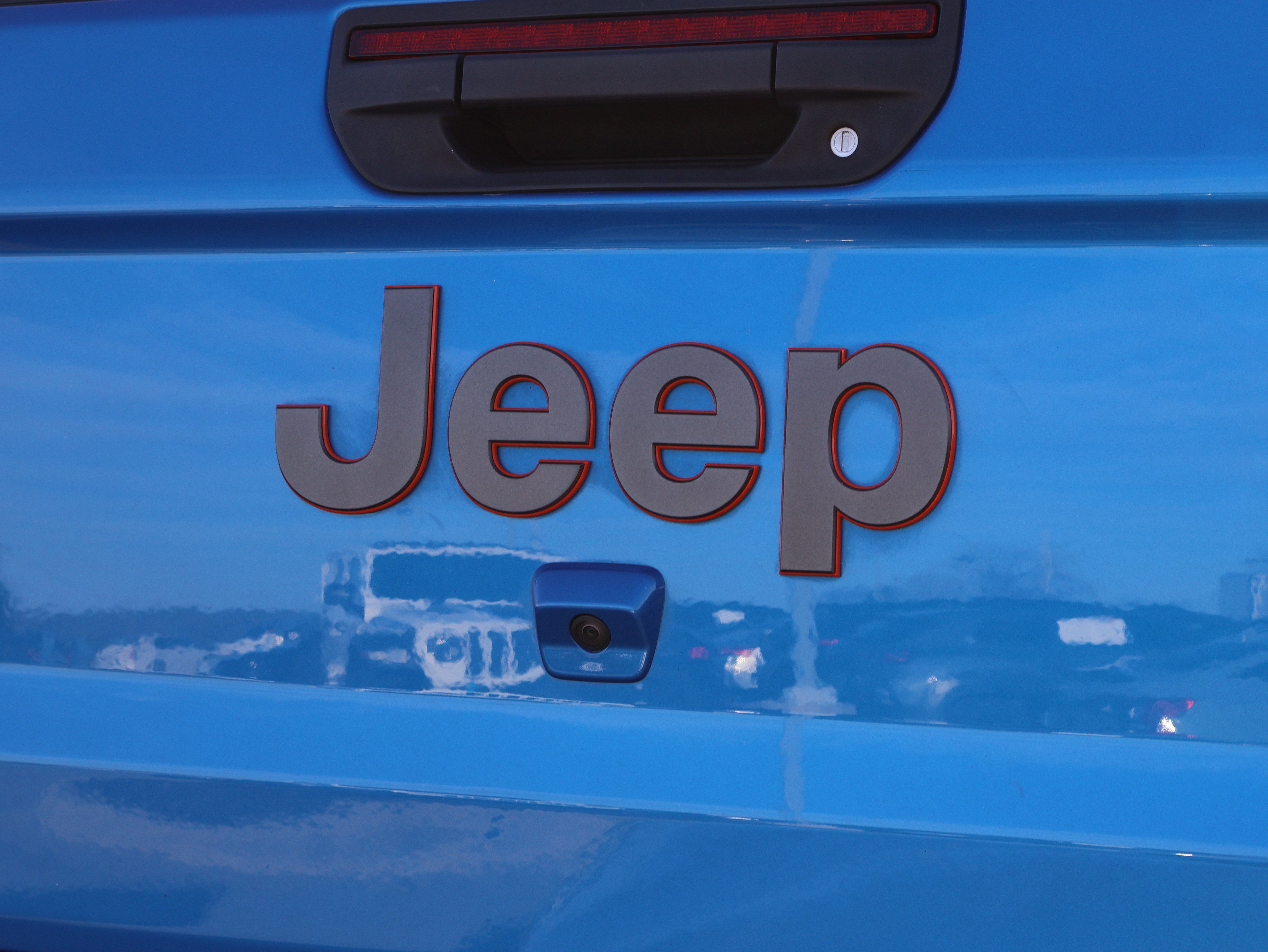 Used 2024 Jeep Gladiator Mojave w/ Technology Group image 18