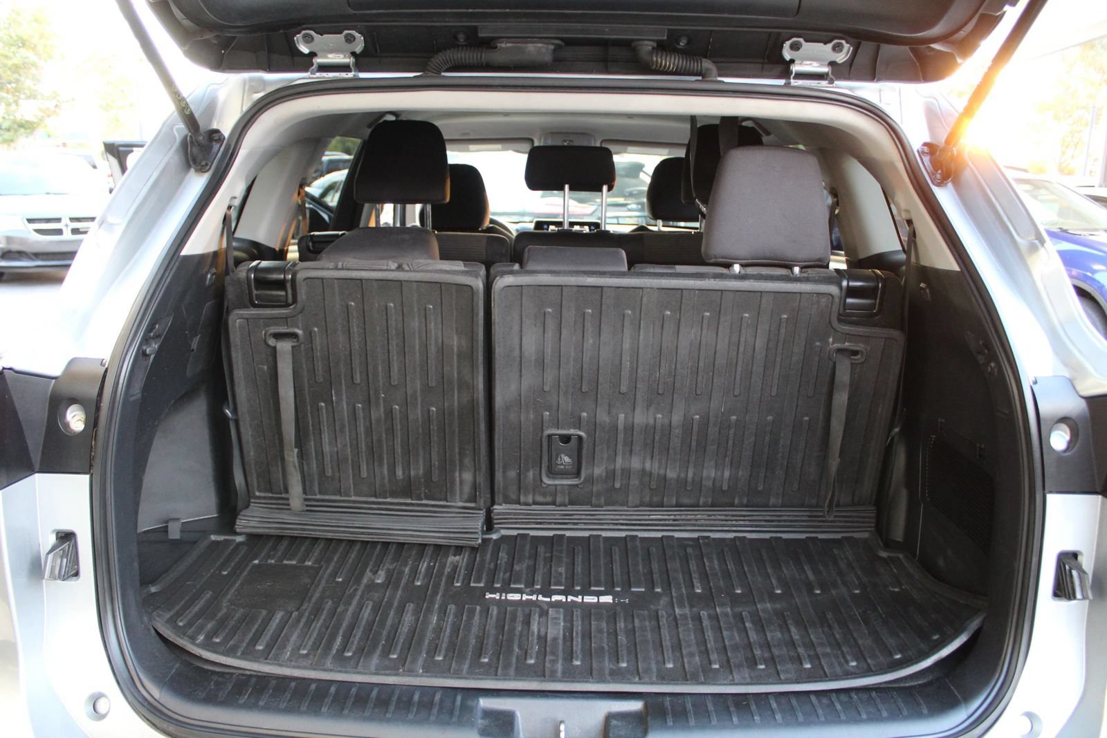 Used 2021 Toyota Highlander L FWD image 33