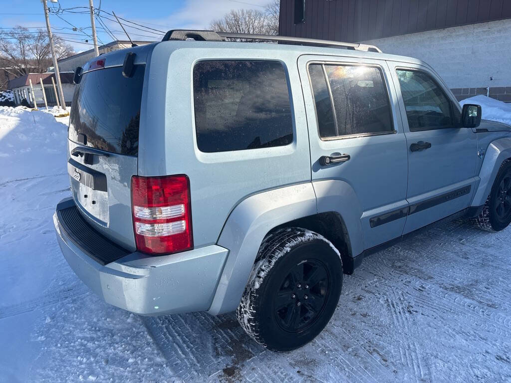 Used 2012 Jeep Liberty Arctic image 7