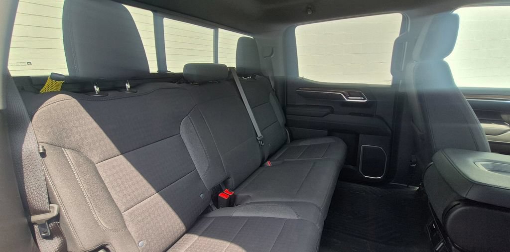 Used 2023 Chevrolet Silverado 1500 LT AWD/4WD image 5