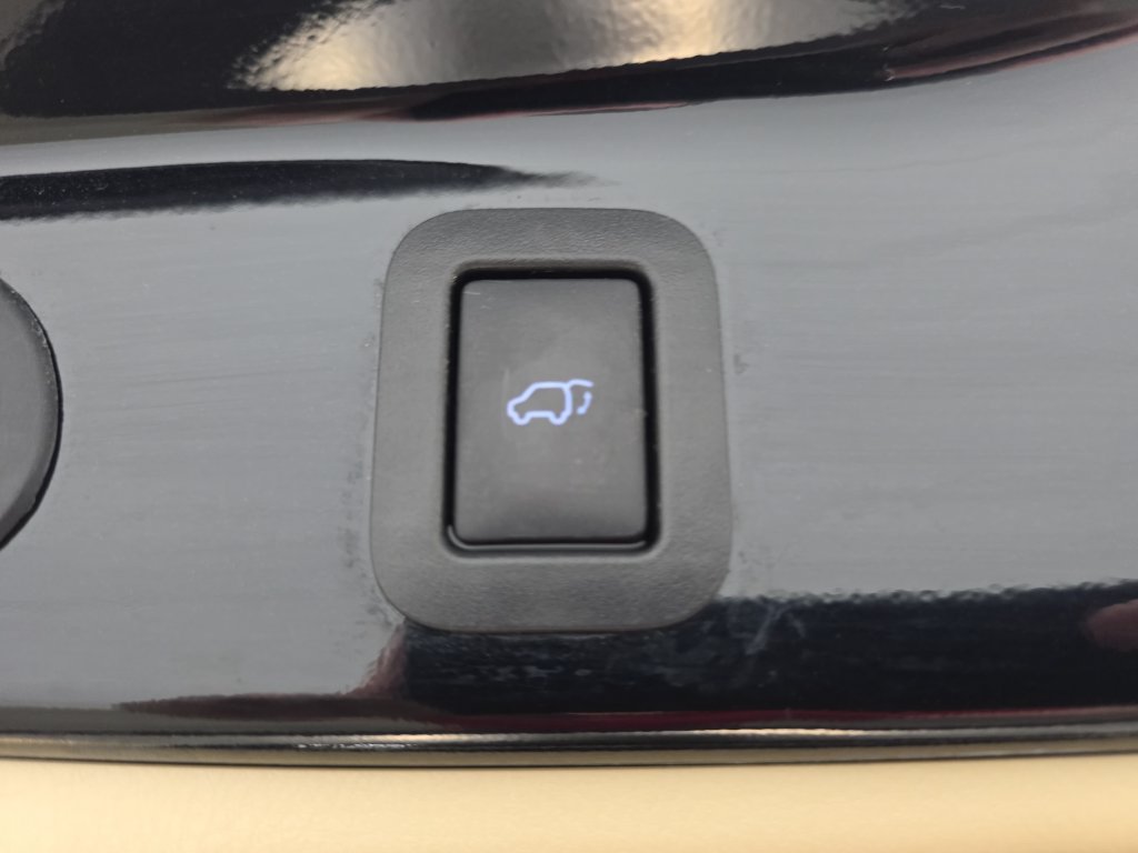 Used 2015 Toyota Highlander Limited Platinum FWD image 34