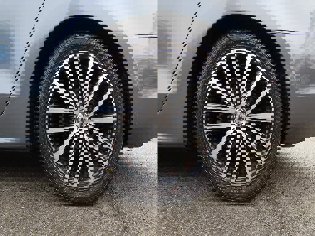 Used 2016 Volkswagen Jetta Sport w/ Lighting Package image 9