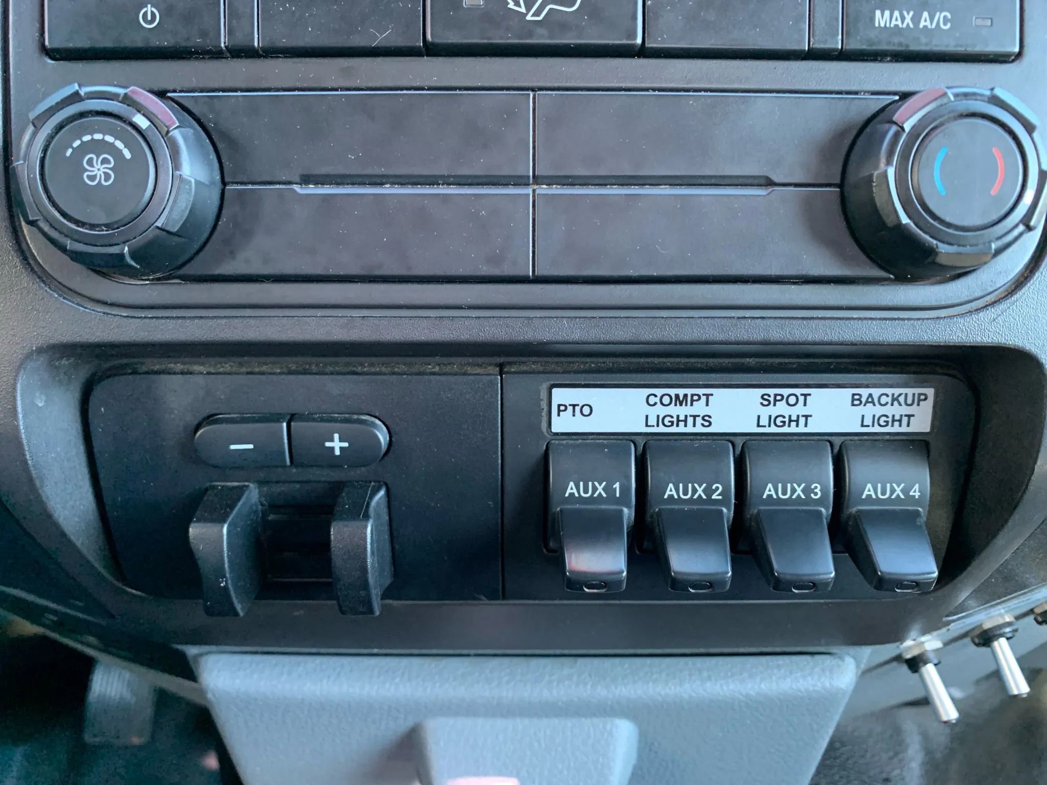 Used 2016 Ford F550 XL 165  W.B. 2D image 17