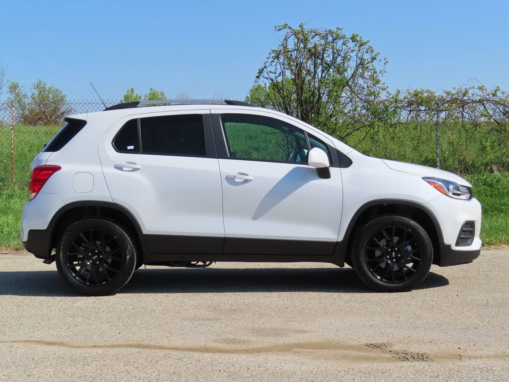Certified 2022 Chevrolet Trax LT w/ Driver Confidence Package AWD/4WD image 2