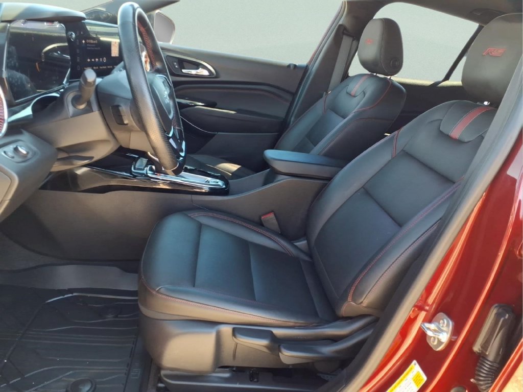 Used 2025 Chevrolet Trax RS w/ Sunroof Package FWD image 15