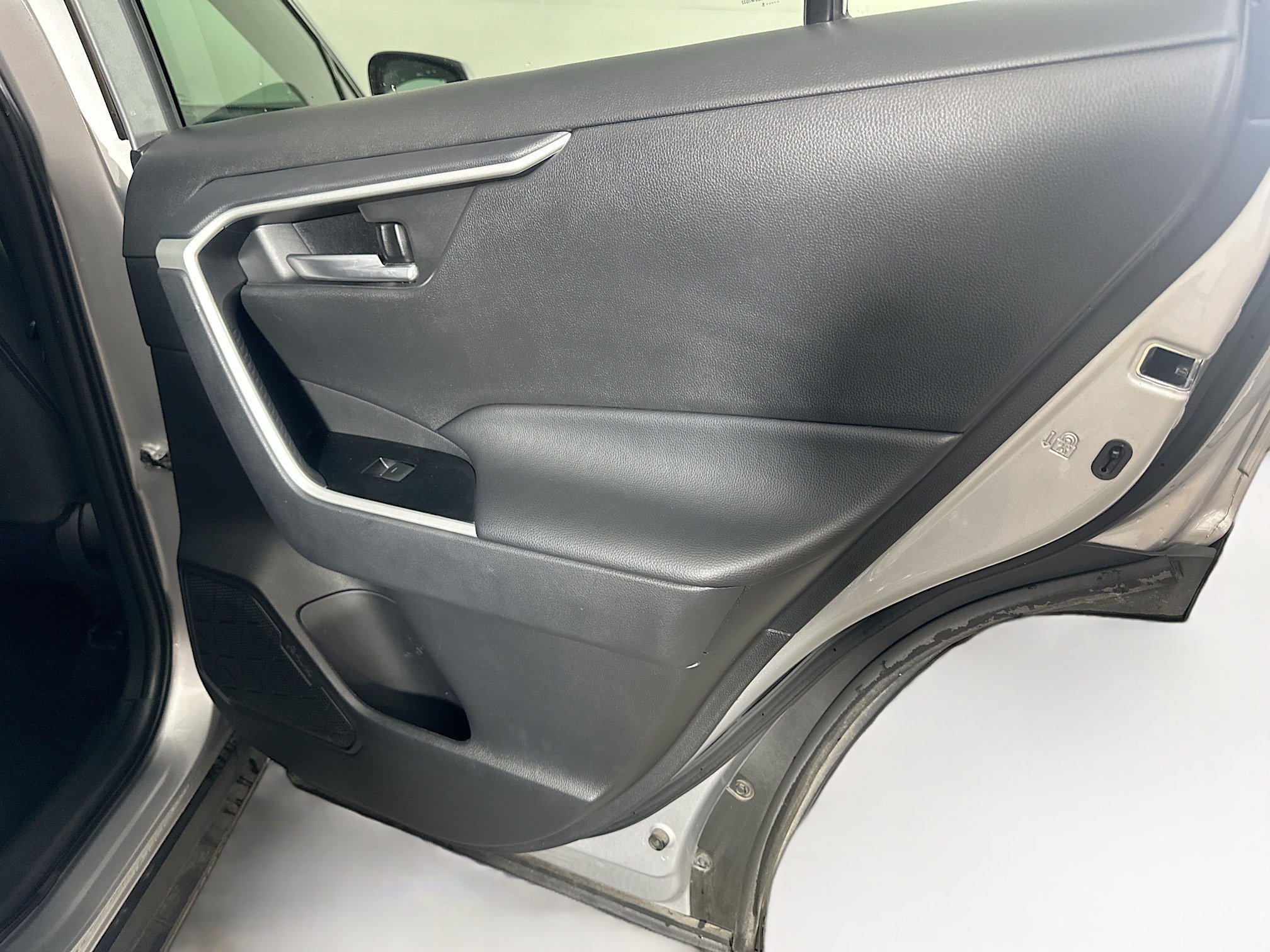 Used 2025 Toyota RAV4 XLE FWD image 29