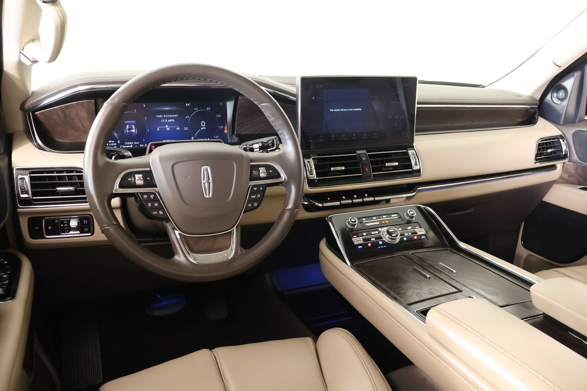 Used 2024 Lincoln Navigator Premiere AWD/4WD image 2