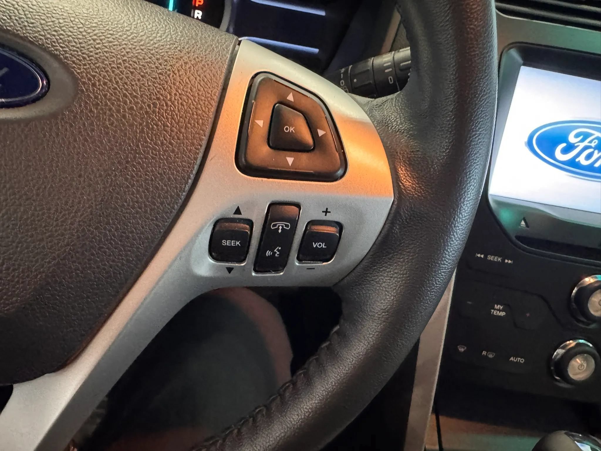 Used 2014 Ford Explorer XLT w/ Equipment Group 202A FWD image 34