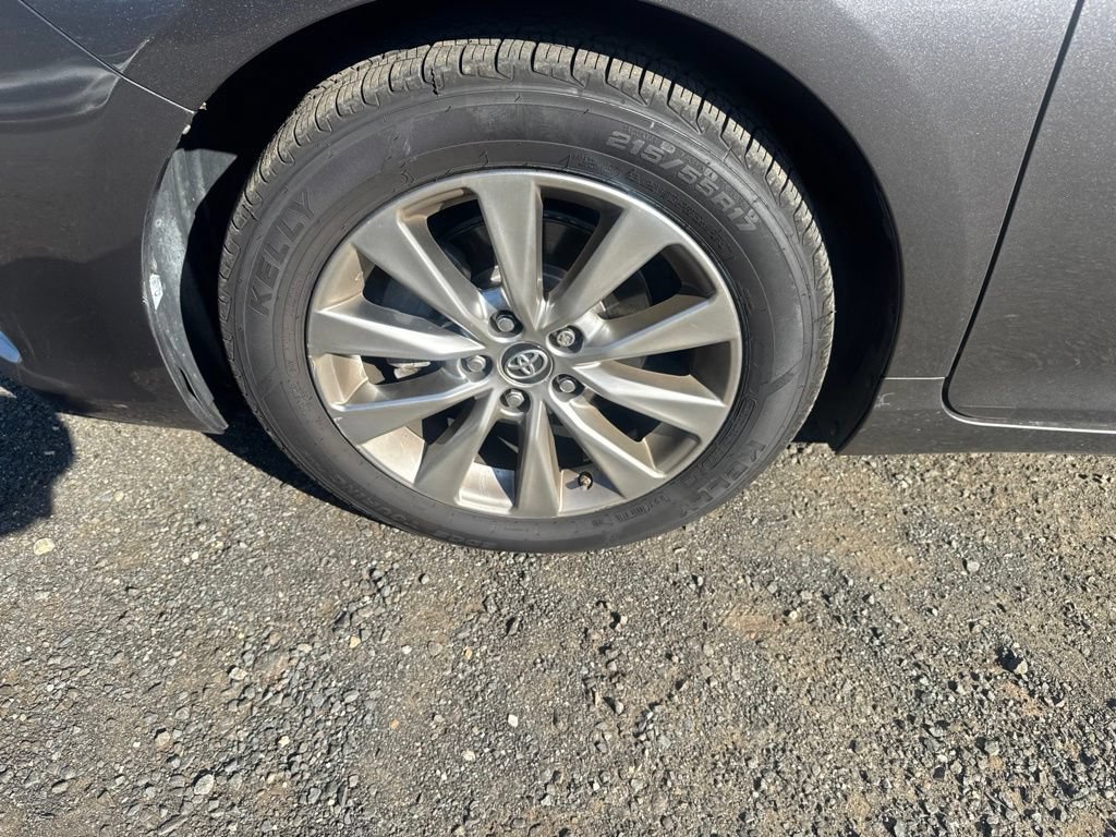 Used 2015 Toyota Camry XLE w/ Moonroof Package FWD image 17